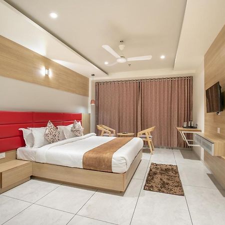 אחמדאבאד Hotel Silvera Grand מראה חיצוני תמונה
