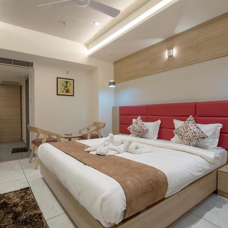 אחמדאבאד Hotel Silvera Grand מראה חיצוני תמונה