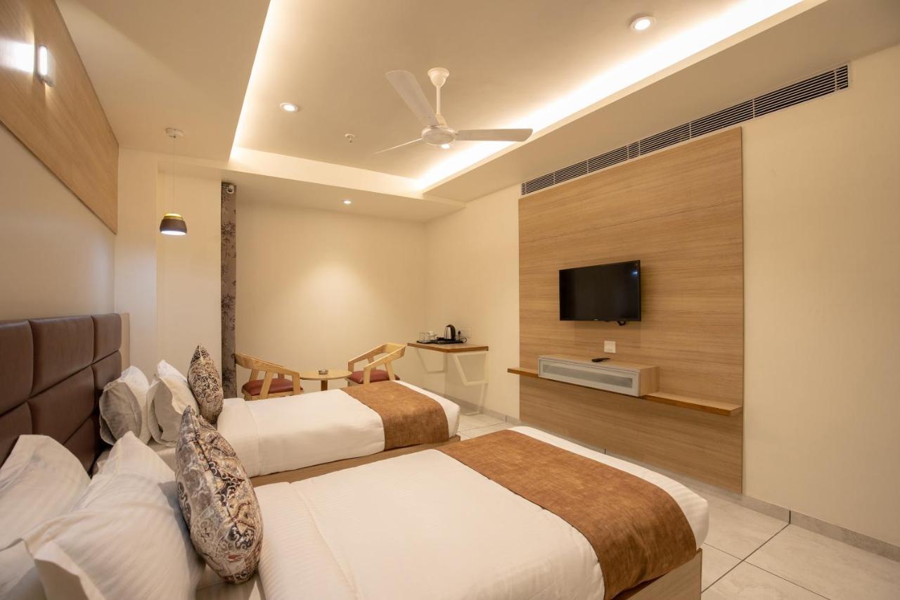 אחמדאבאד Hotel Silvera Grand מראה חיצוני תמונה