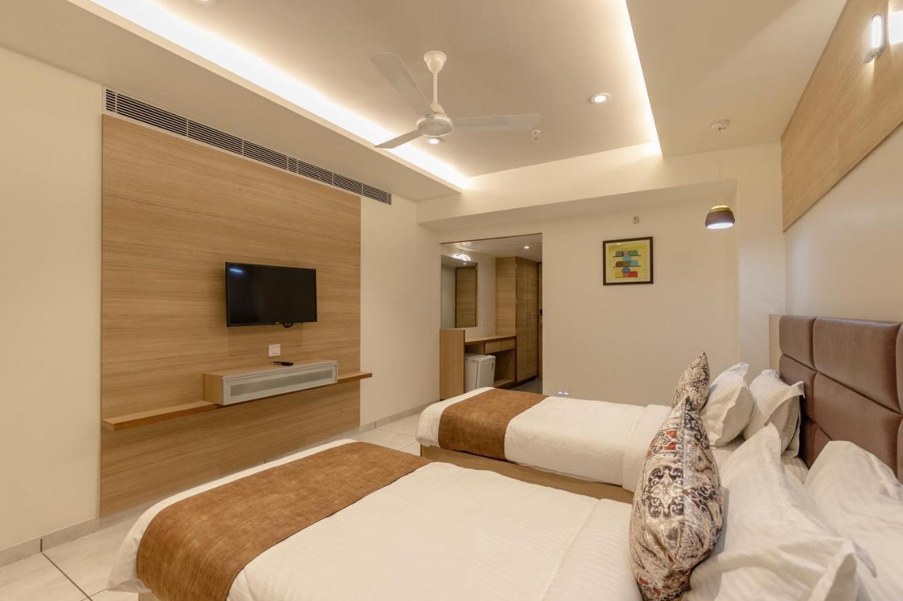 אחמדאבאד Hotel Silvera Grand מראה חיצוני תמונה