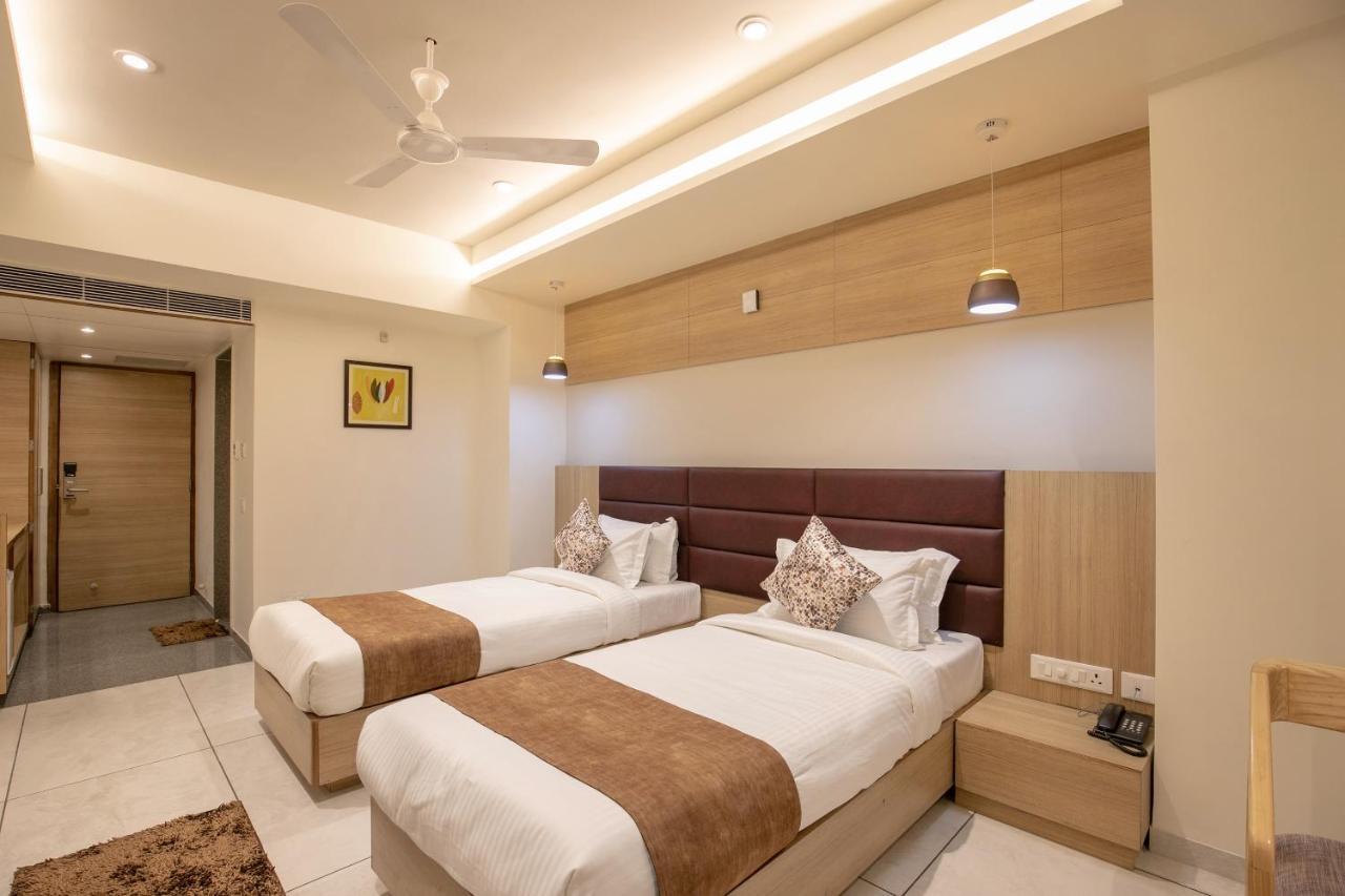 אחמדאבאד Hotel Silvera Grand מראה חיצוני תמונה
