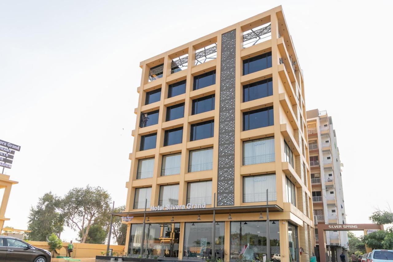 אחמדאבאד Hotel Silvera Grand מראה חיצוני תמונה
