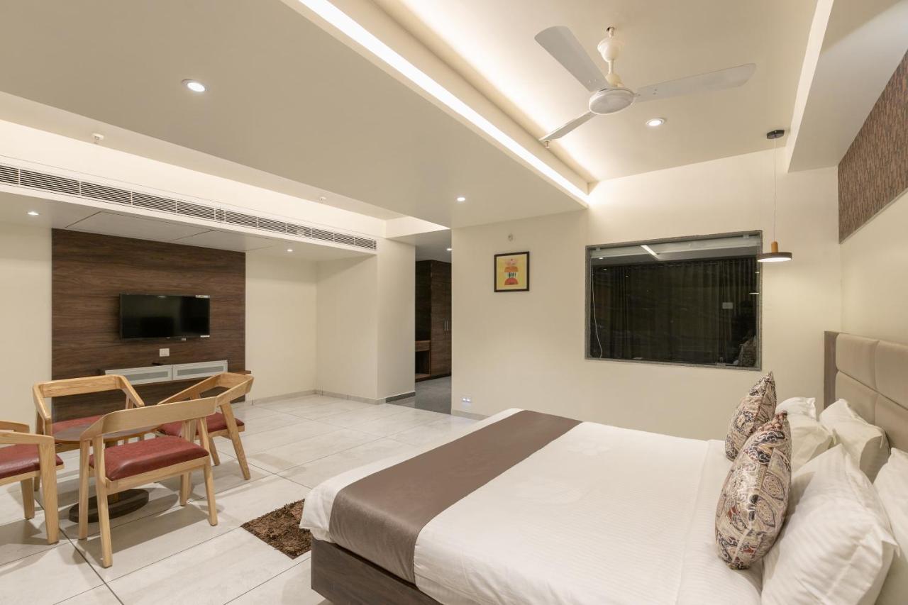 אחמדאבאד Hotel Silvera Grand מראה חיצוני תמונה