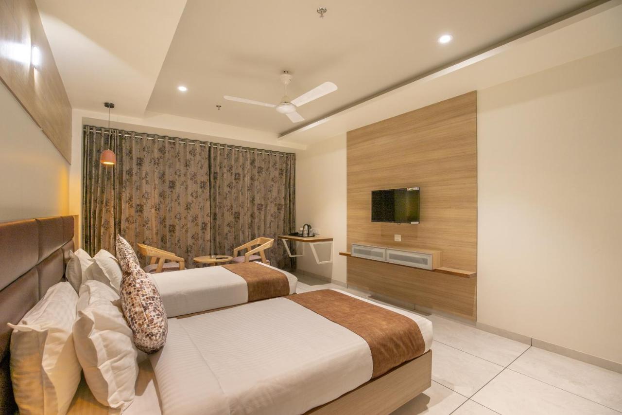 אחמדאבאד Hotel Silvera Grand מראה חיצוני תמונה