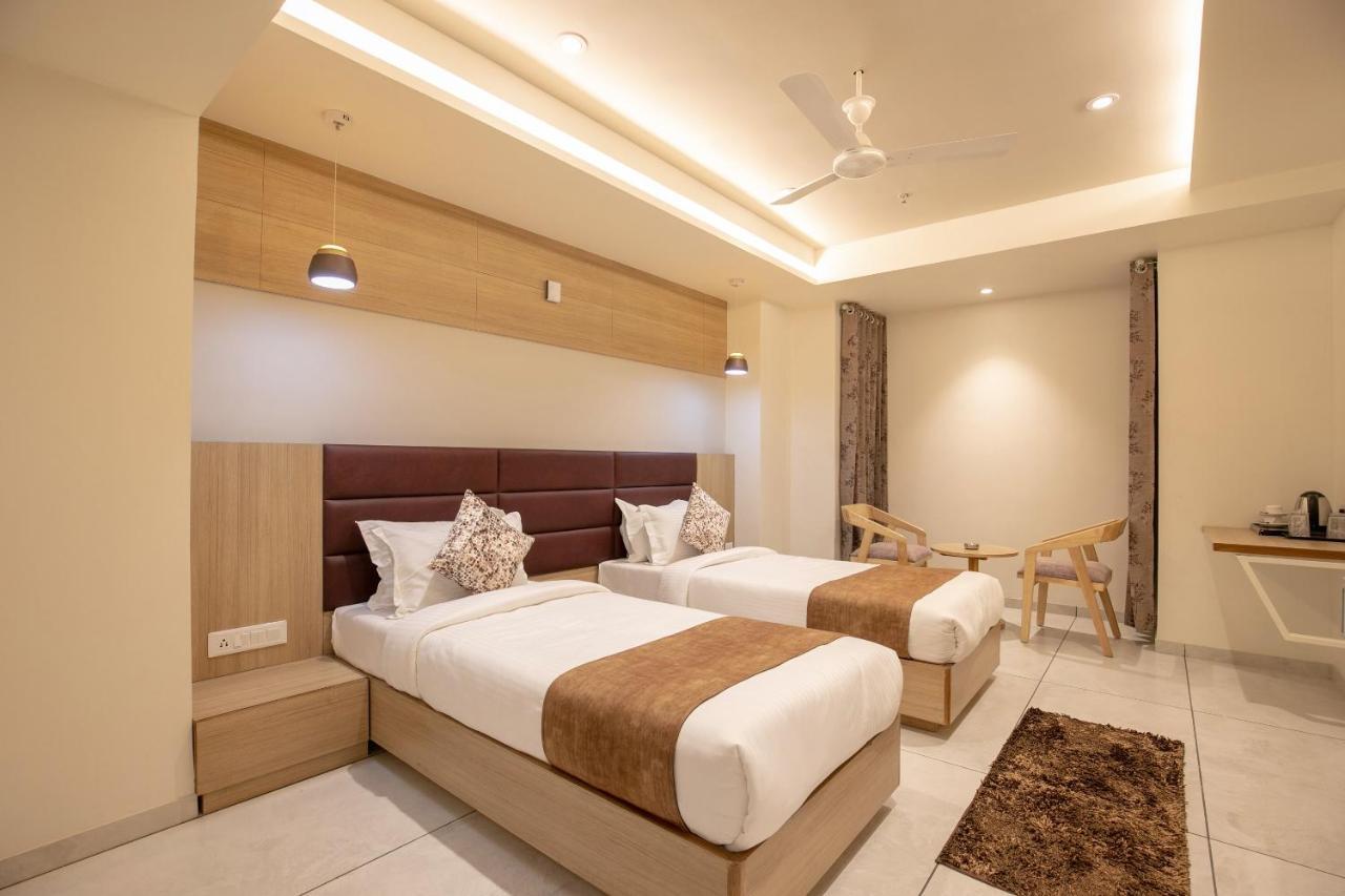 אחמדאבאד Hotel Silvera Grand מראה חיצוני תמונה