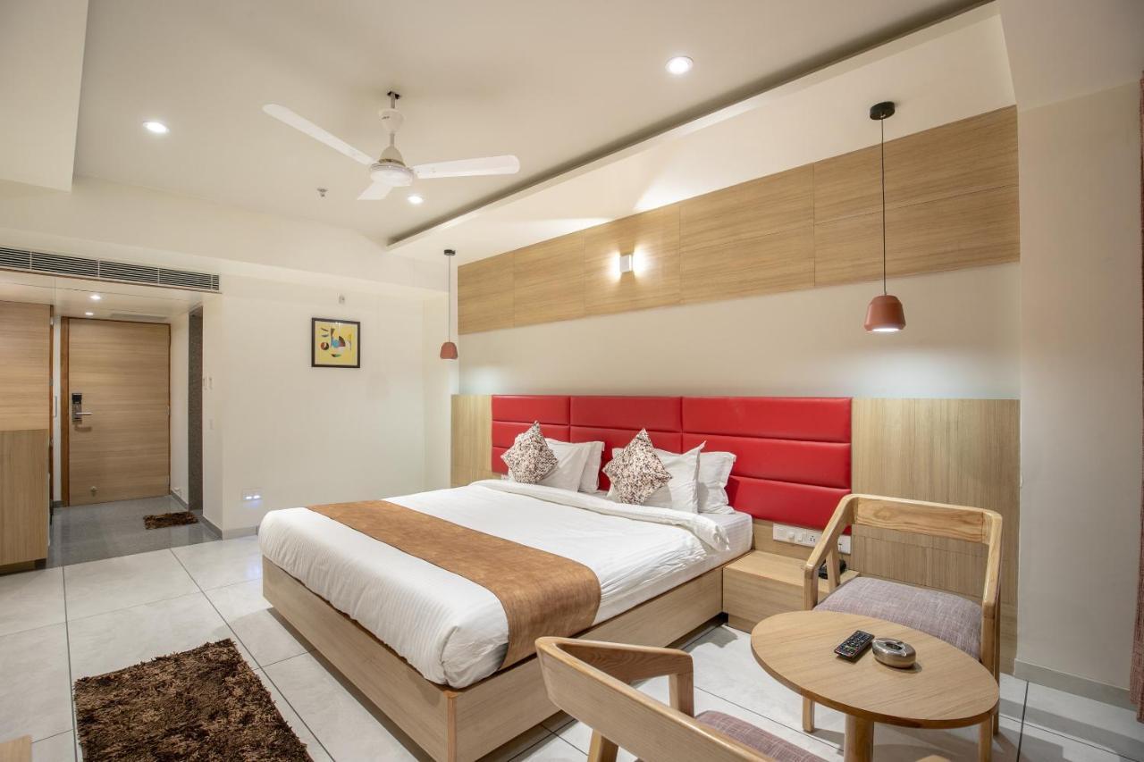 אחמדאבאד Hotel Silvera Grand מראה חיצוני תמונה
