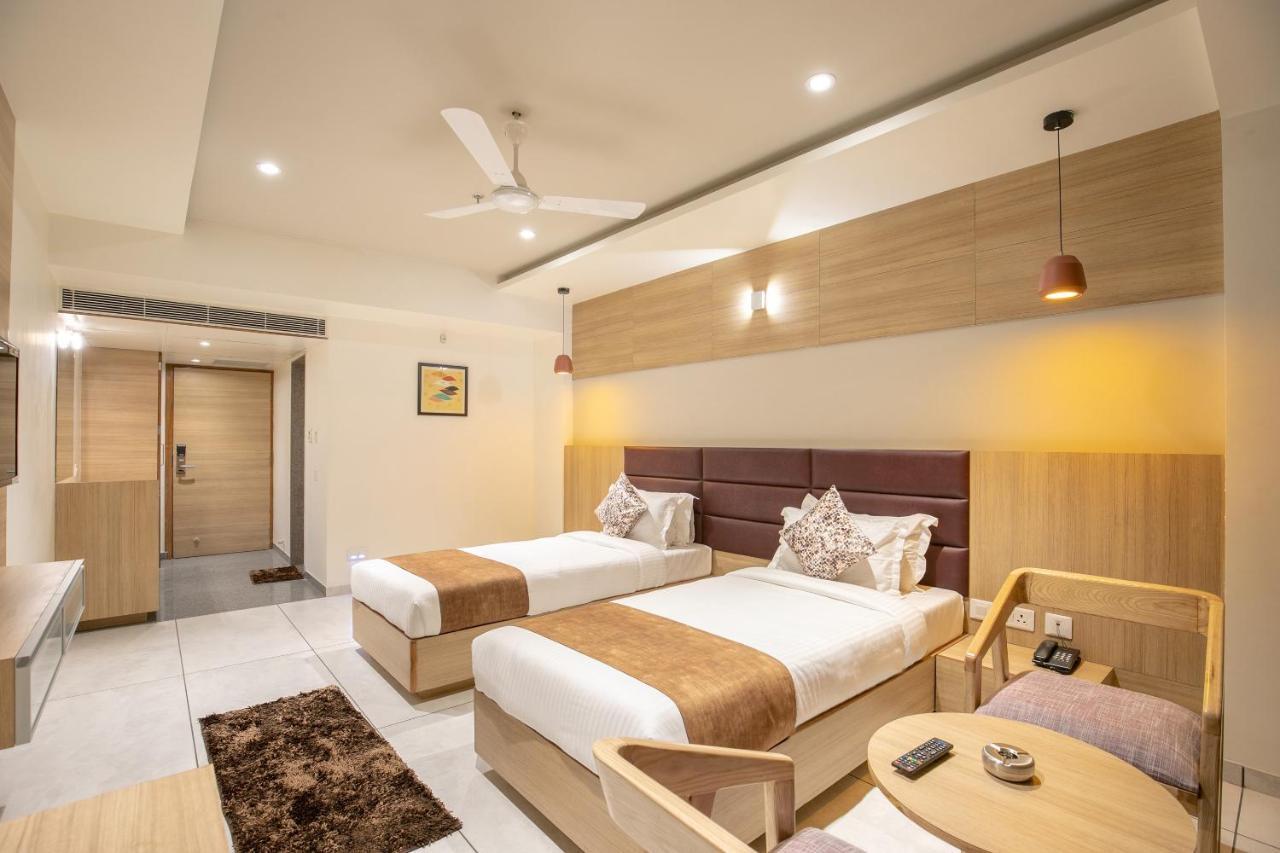 אחמדאבאד Hotel Silvera Grand מראה חיצוני תמונה