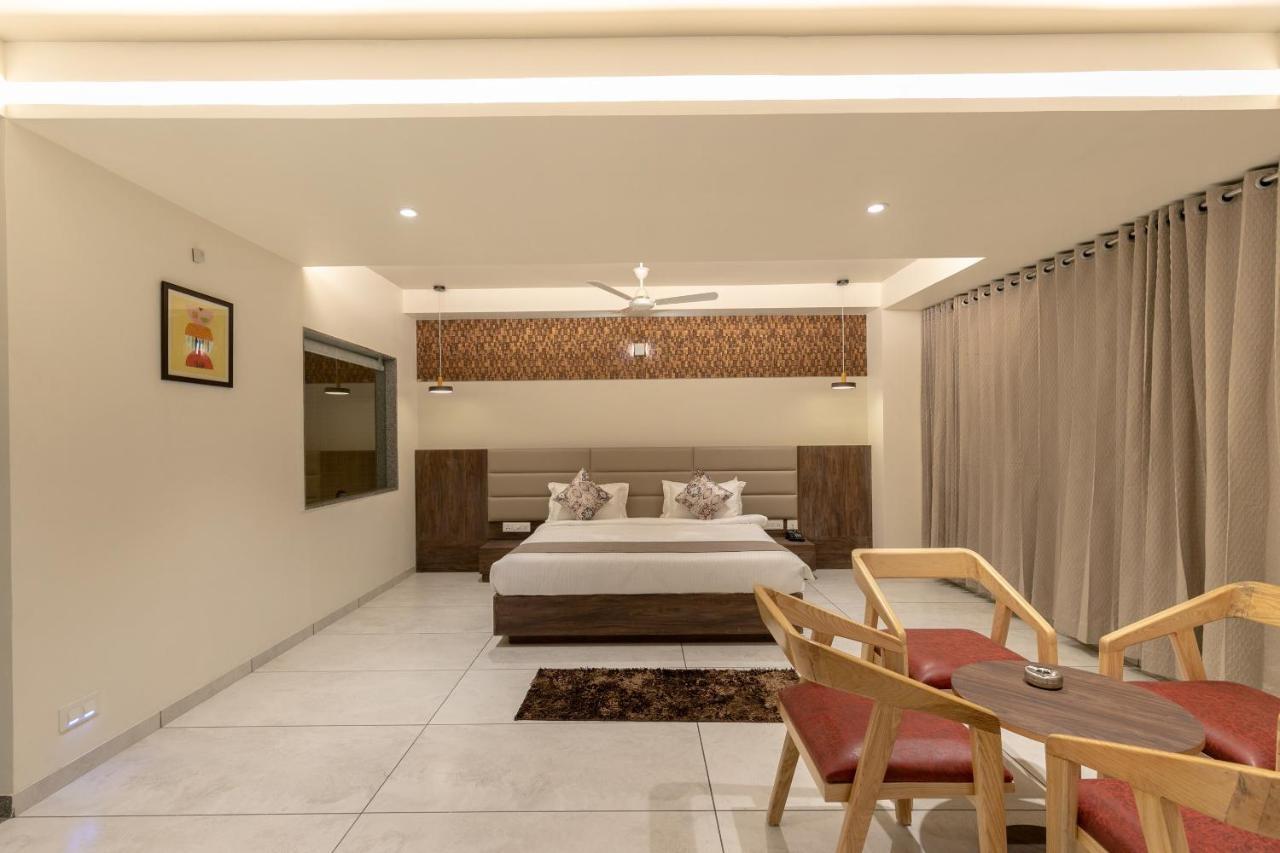 אחמדאבאד Hotel Silvera Grand מראה חיצוני תמונה
