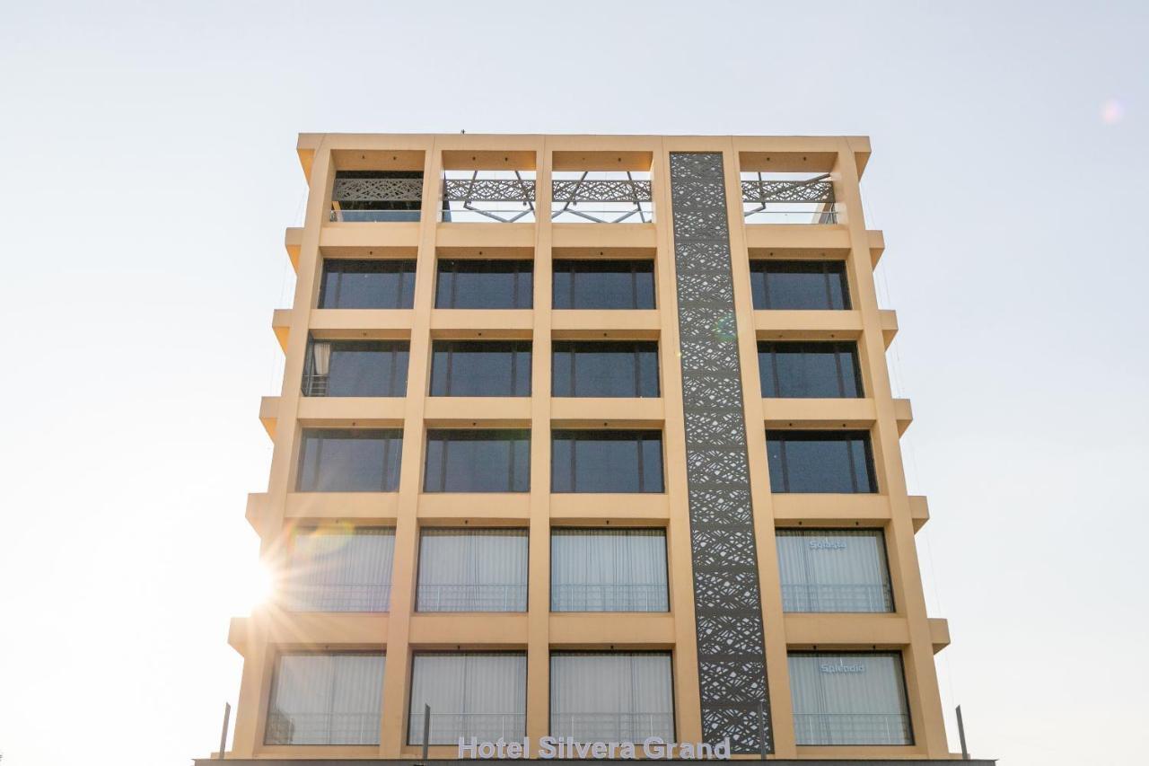 אחמדאבאד Hotel Silvera Grand מראה חיצוני תמונה