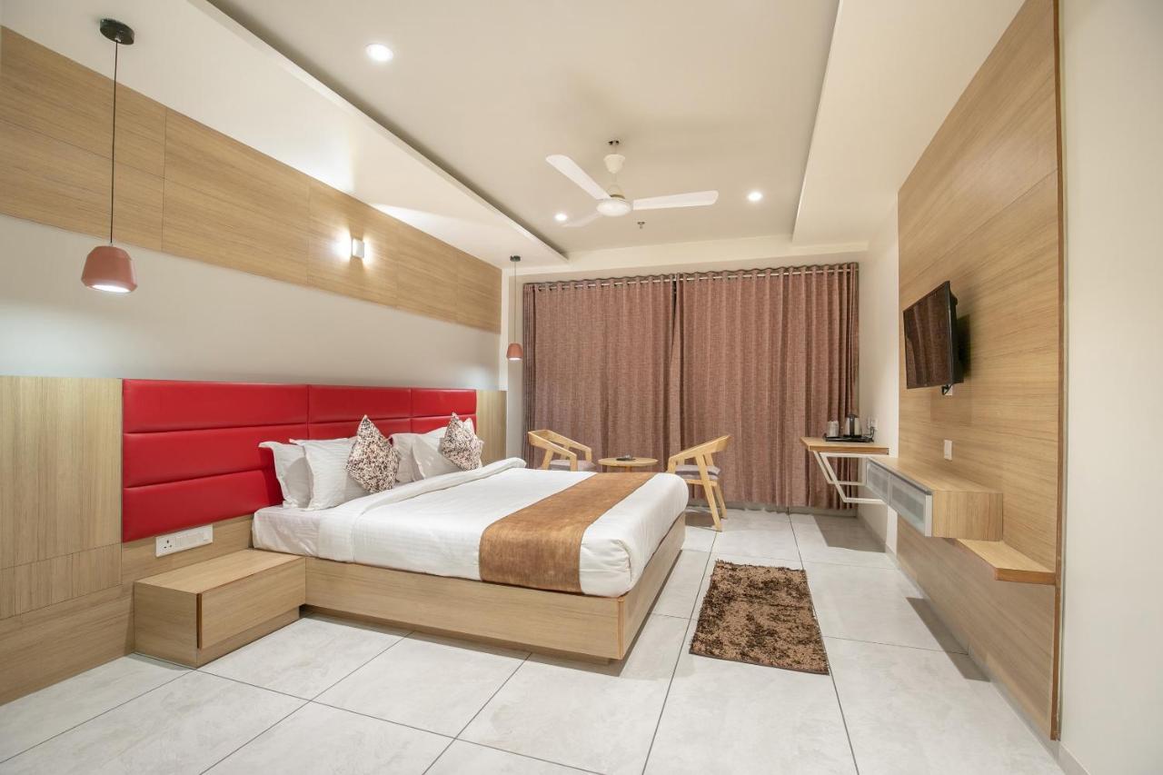 אחמדאבאד Hotel Silvera Grand מראה חיצוני תמונה