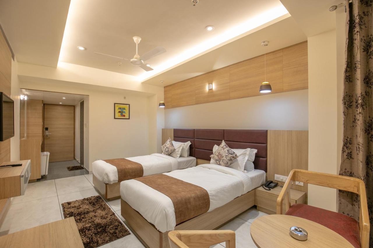 אחמדאבאד Hotel Silvera Grand מראה חיצוני תמונה