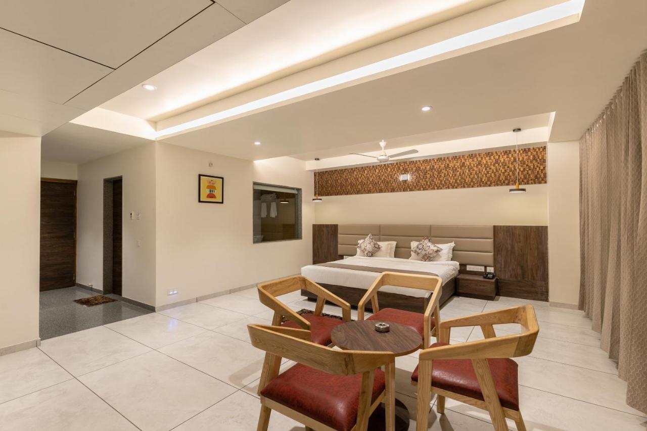 אחמדאבאד Hotel Silvera Grand מראה חיצוני תמונה