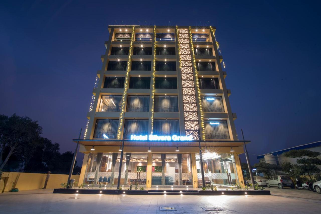 אחמדאבאד Hotel Silvera Grand מראה חיצוני תמונה