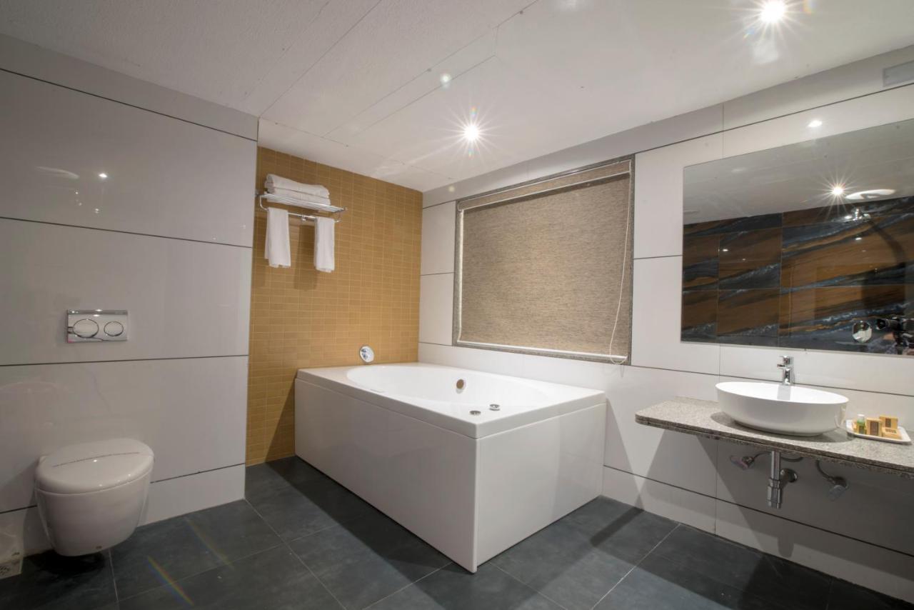 אחמדאבאד Hotel Silvera Grand מראה חיצוני תמונה