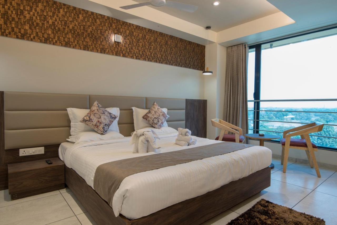 אחמדאבאד Hotel Silvera Grand מראה חיצוני תמונה