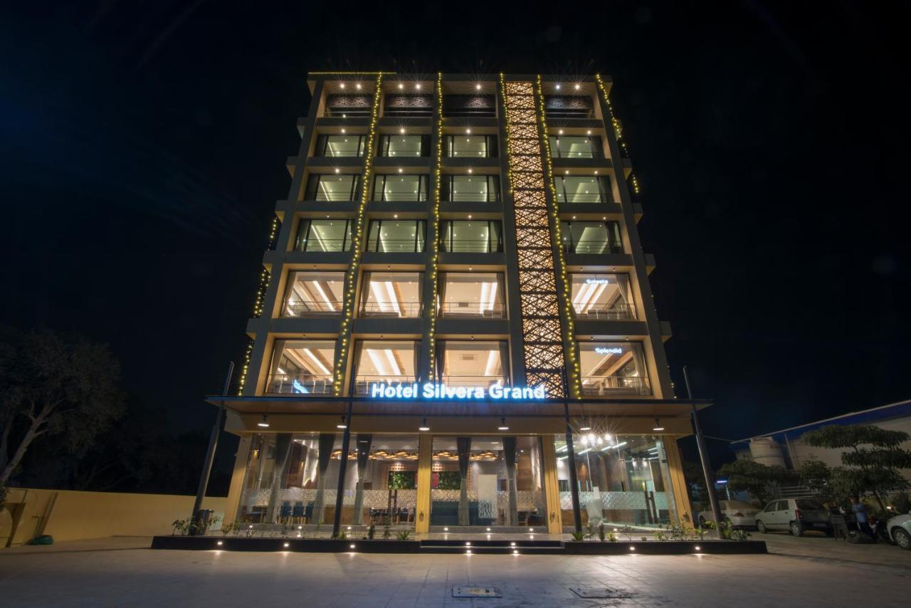 אחמדאבאד Hotel Silvera Grand מראה חיצוני תמונה