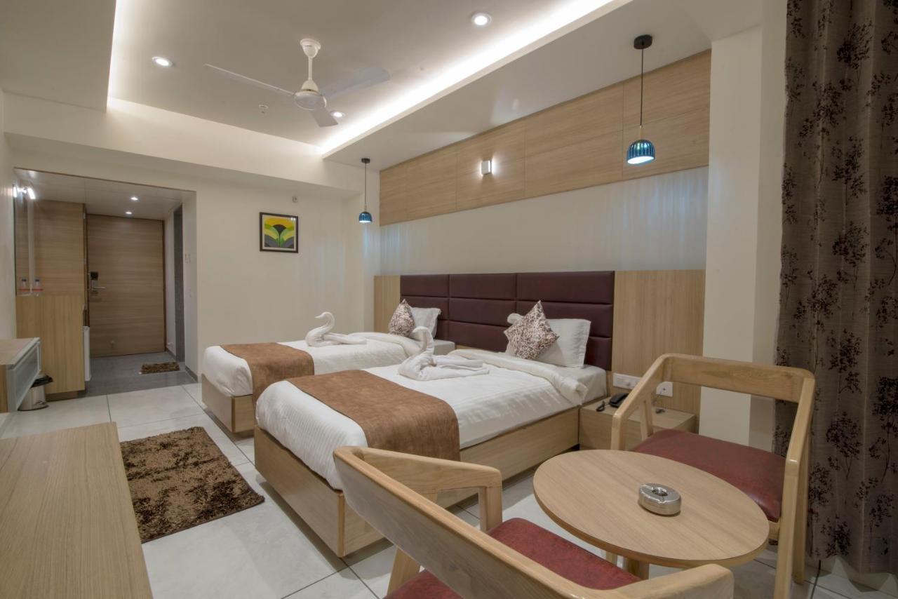 אחמדאבאד Hotel Silvera Grand מראה חיצוני תמונה