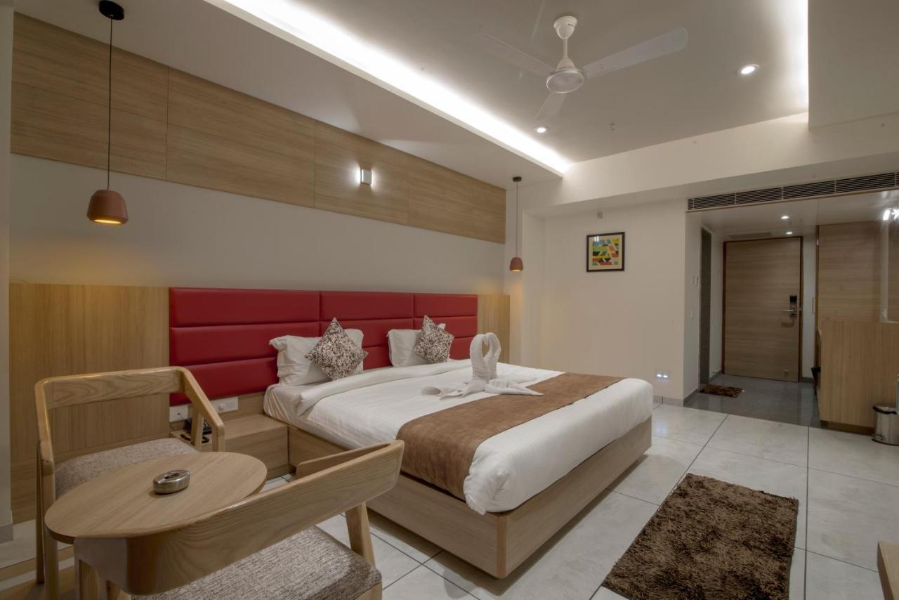אחמדאבאד Hotel Silvera Grand מראה חיצוני תמונה