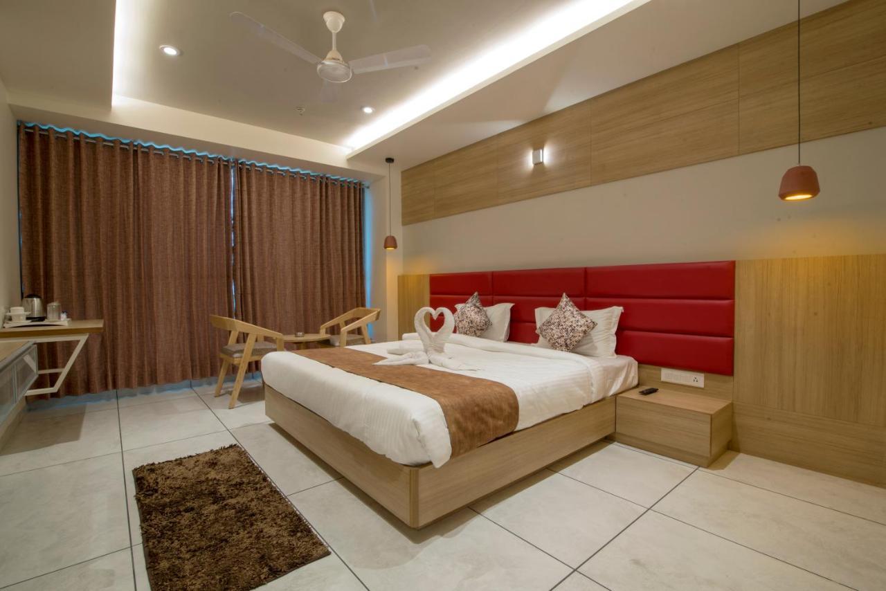 אחמדאבאד Hotel Silvera Grand מראה חיצוני תמונה