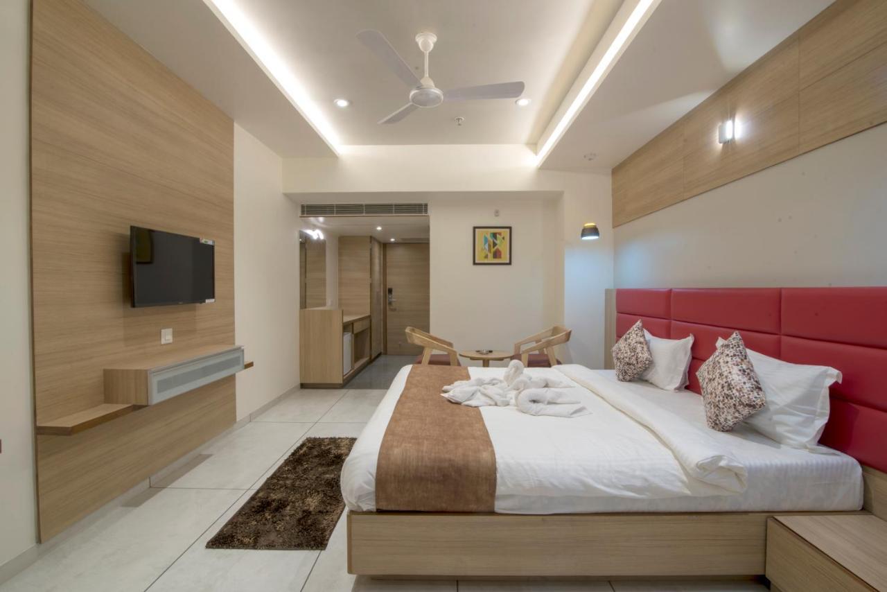 אחמדאבאד Hotel Silvera Grand מראה חיצוני תמונה