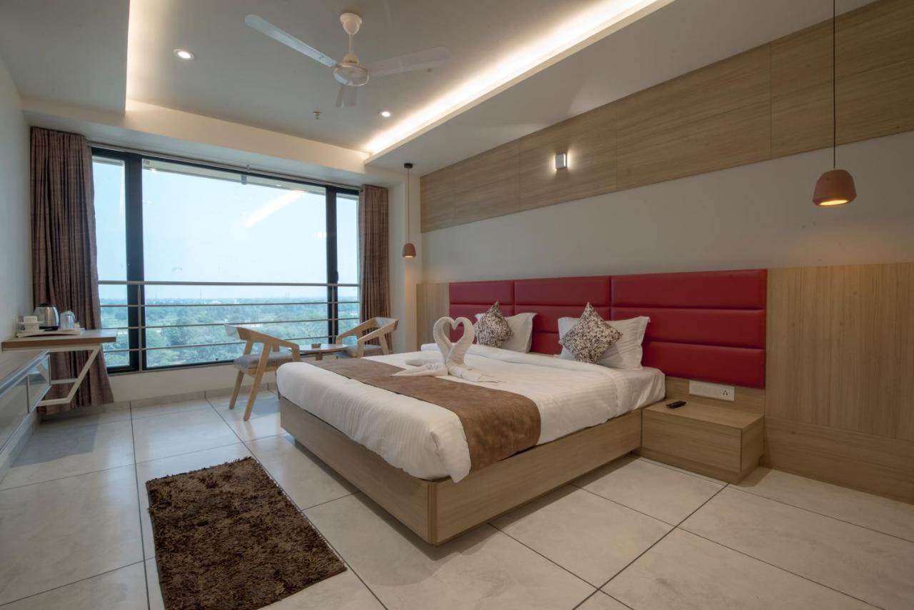 אחמדאבאד Hotel Silvera Grand מראה חיצוני תמונה