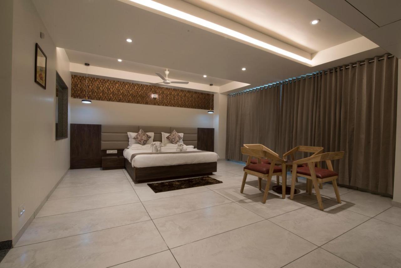 אחמדאבאד Hotel Silvera Grand מראה חיצוני תמונה
