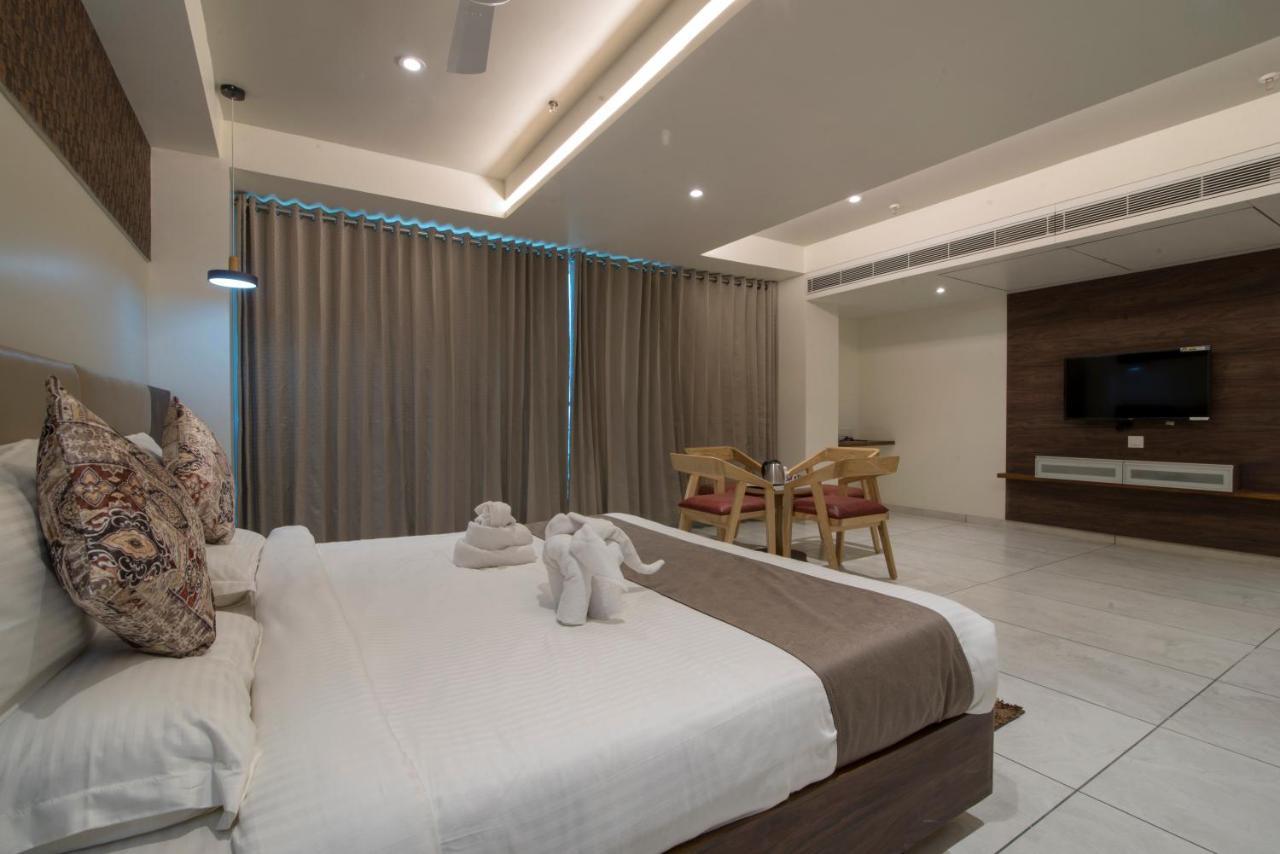אחמדאבאד Hotel Silvera Grand מראה חיצוני תמונה