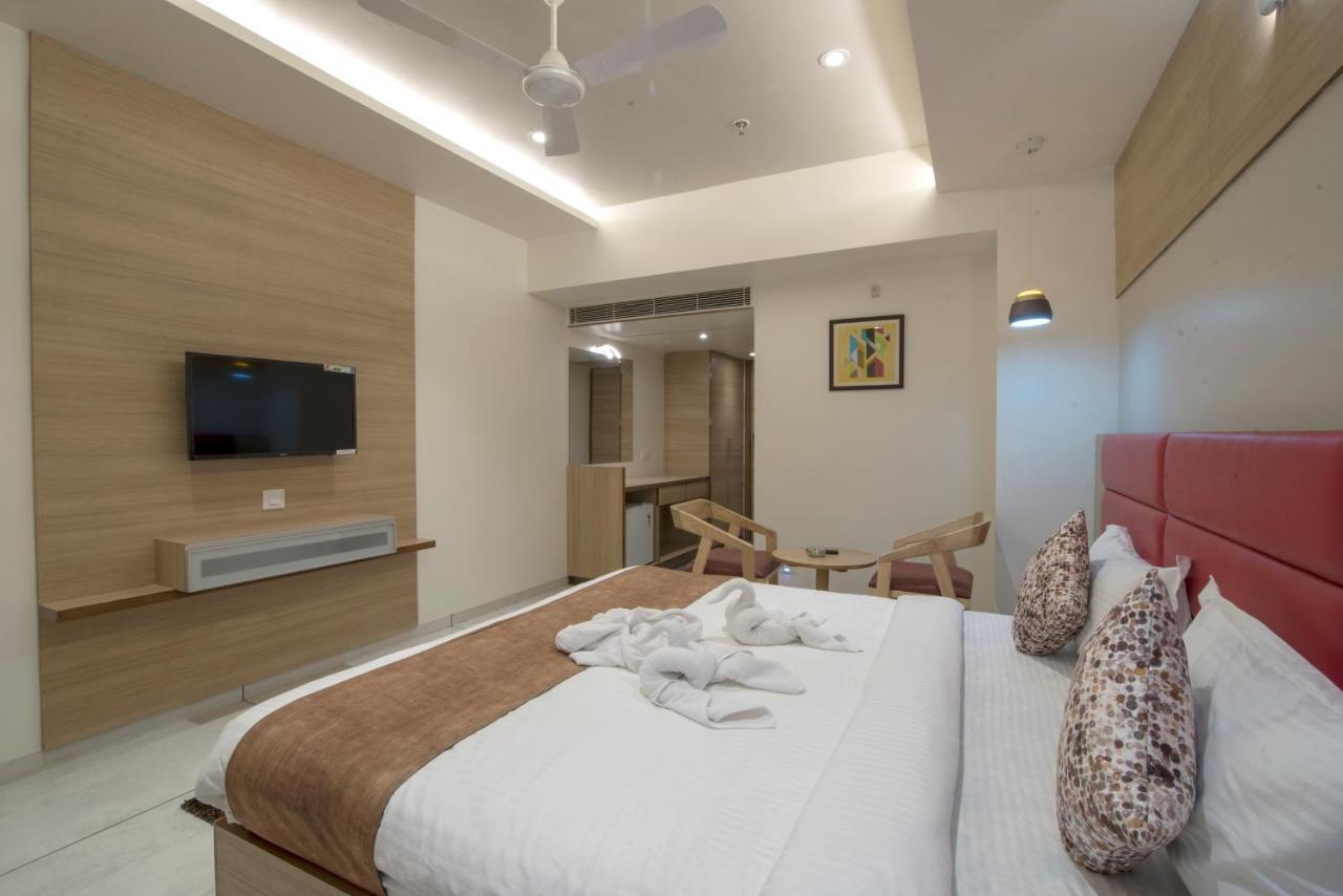 אחמדאבאד Hotel Silvera Grand מראה חיצוני תמונה