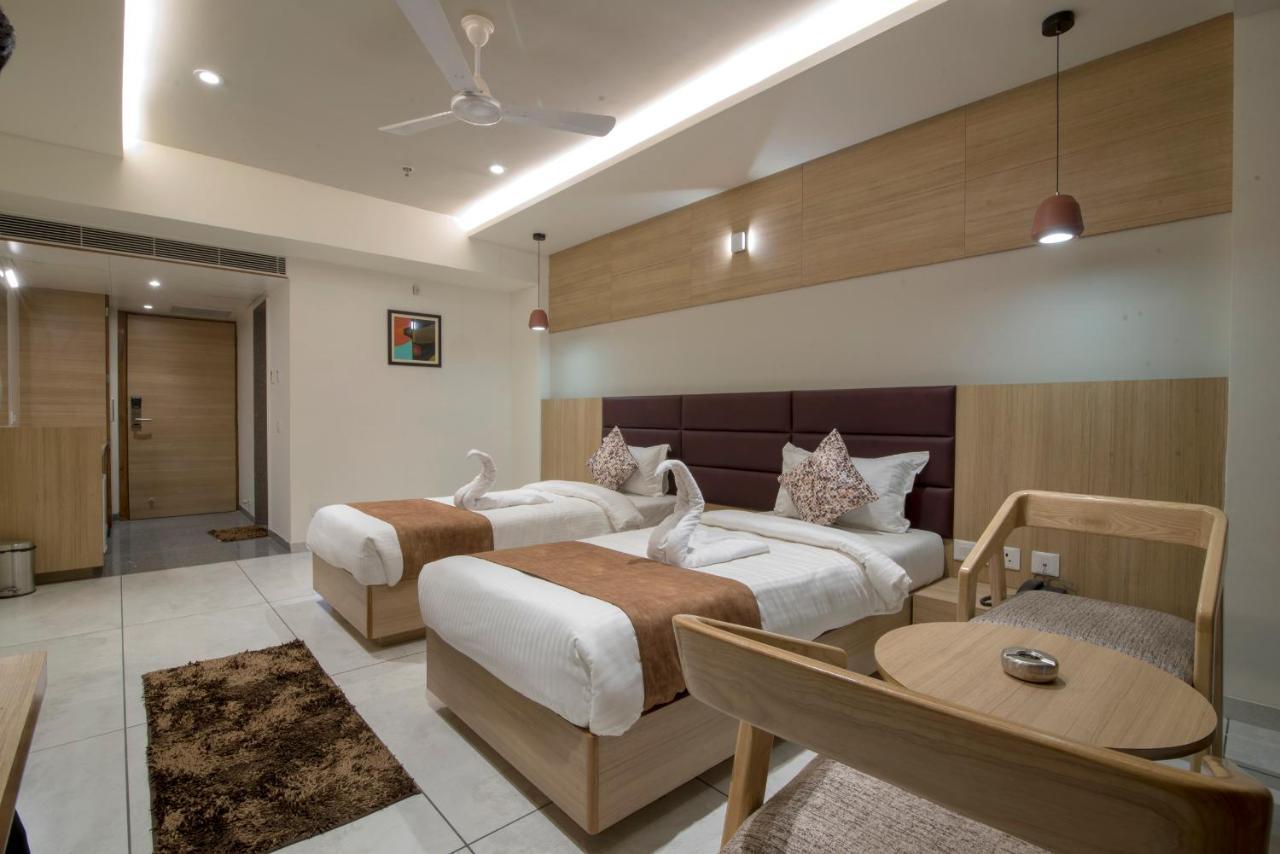 אחמדאבאד Hotel Silvera Grand מראה חיצוני תמונה