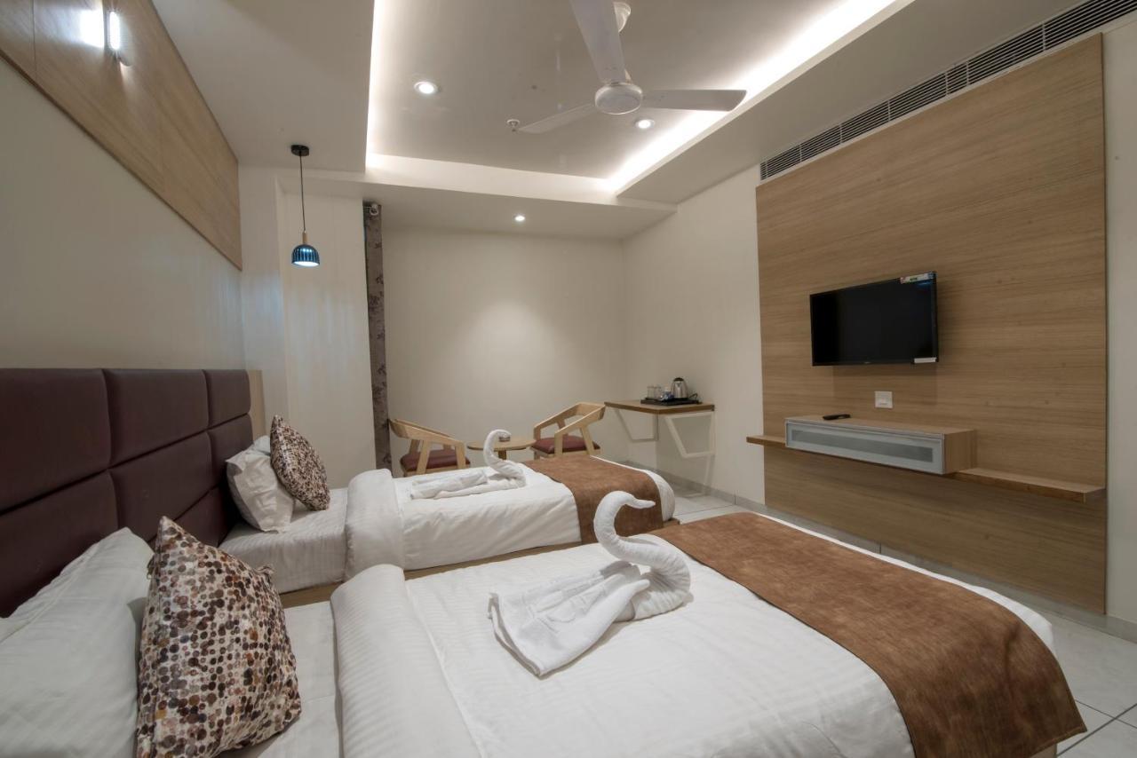 אחמדאבאד Hotel Silvera Grand מראה חיצוני תמונה