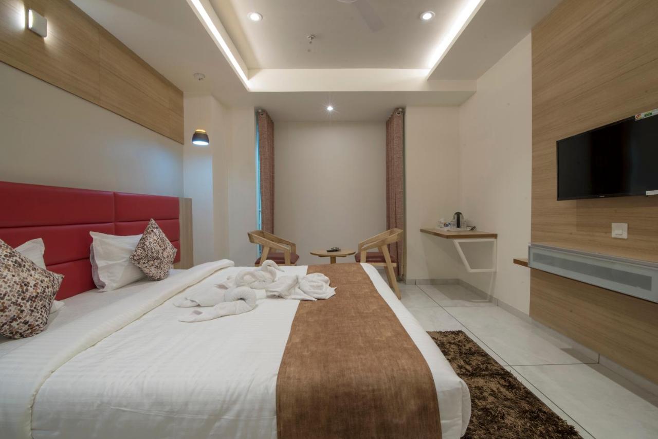 אחמדאבאד Hotel Silvera Grand מראה חיצוני תמונה