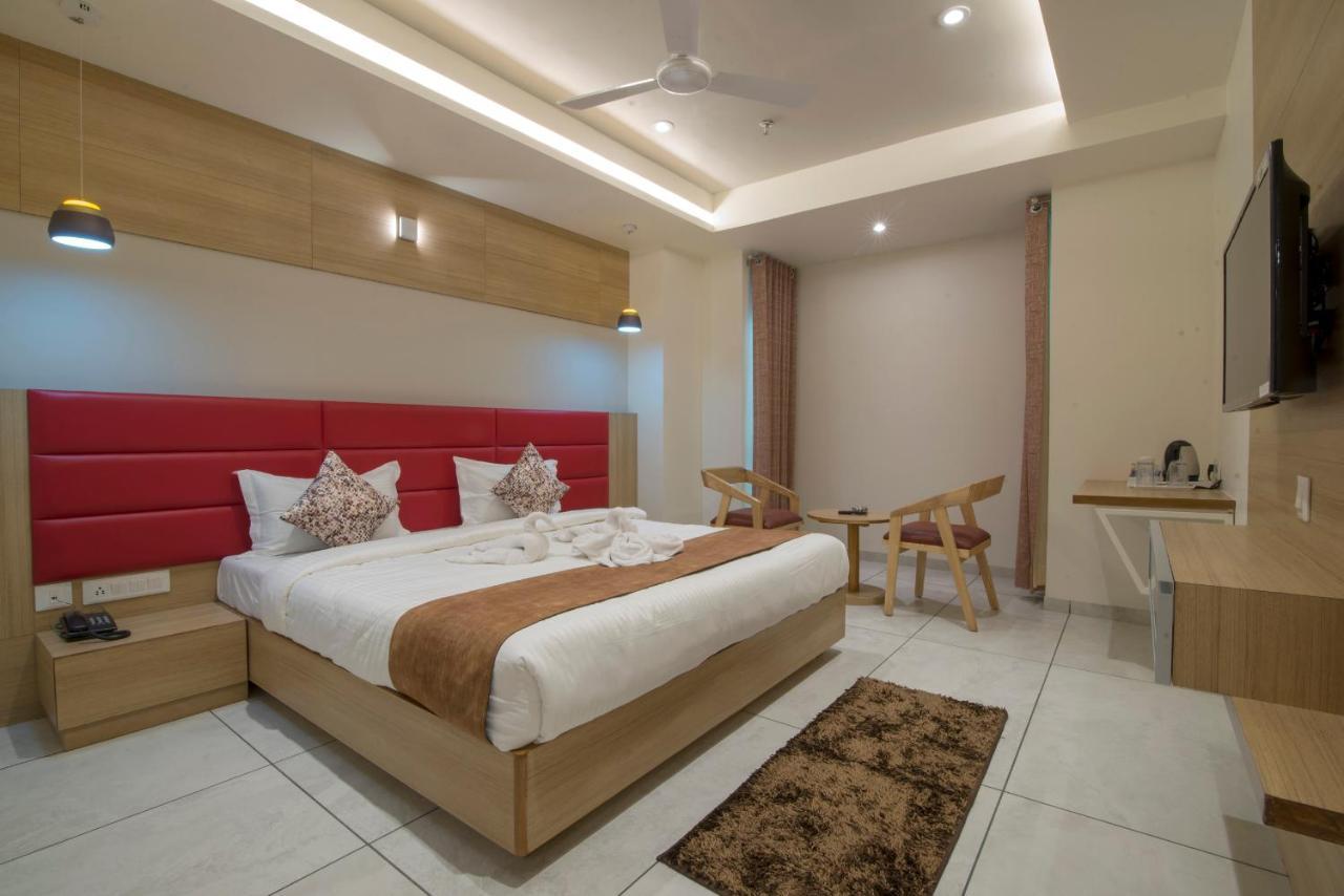 אחמדאבאד Hotel Silvera Grand מראה חיצוני תמונה