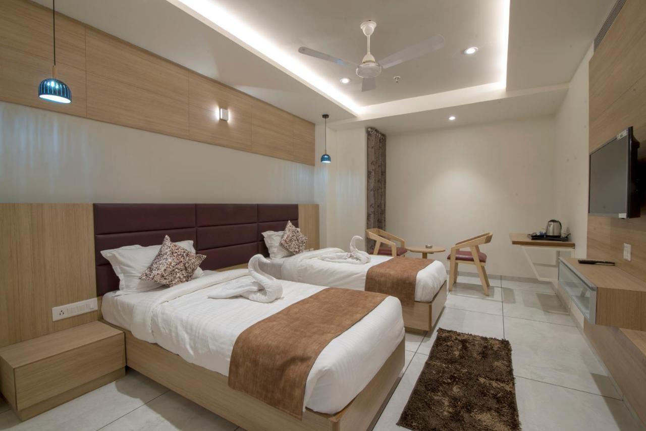 אחמדאבאד Hotel Silvera Grand מראה חיצוני תמונה